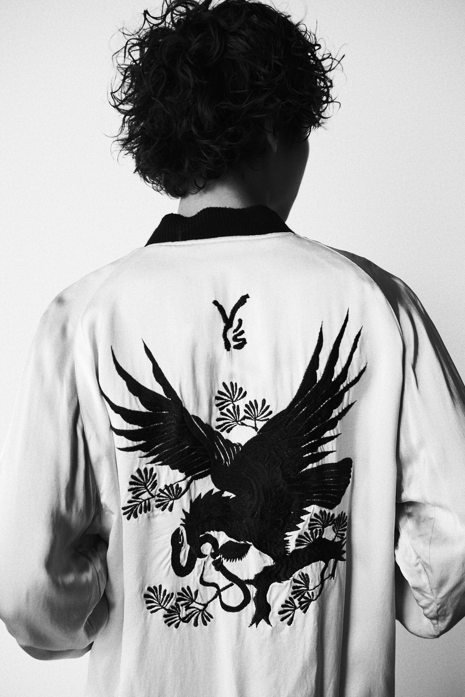 Y'sとテーラー東洋によるスカジャンを展開、アユニ・Dが「Y's SUKAJAN