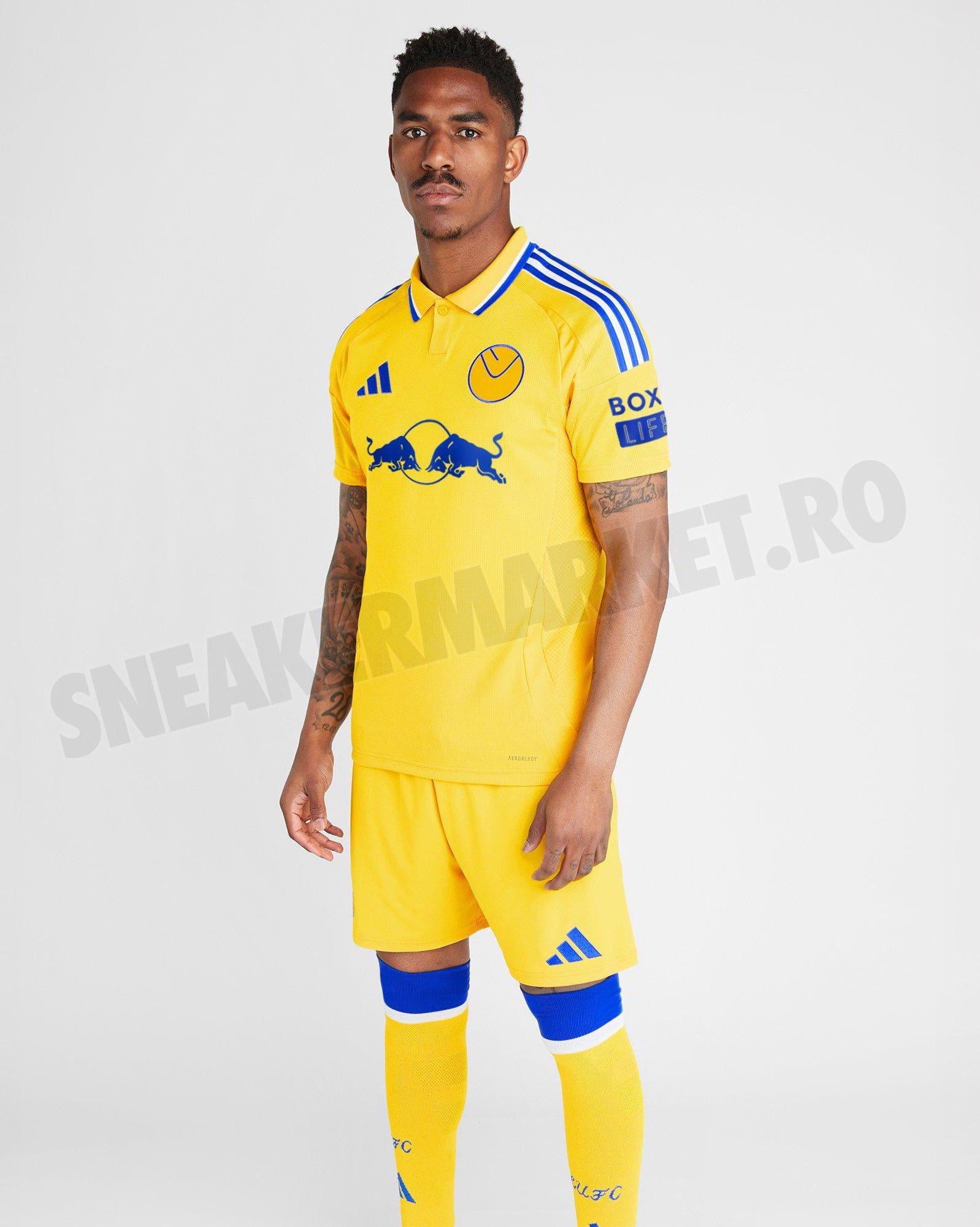 Leeds United 24-25 away kit : r/Championship