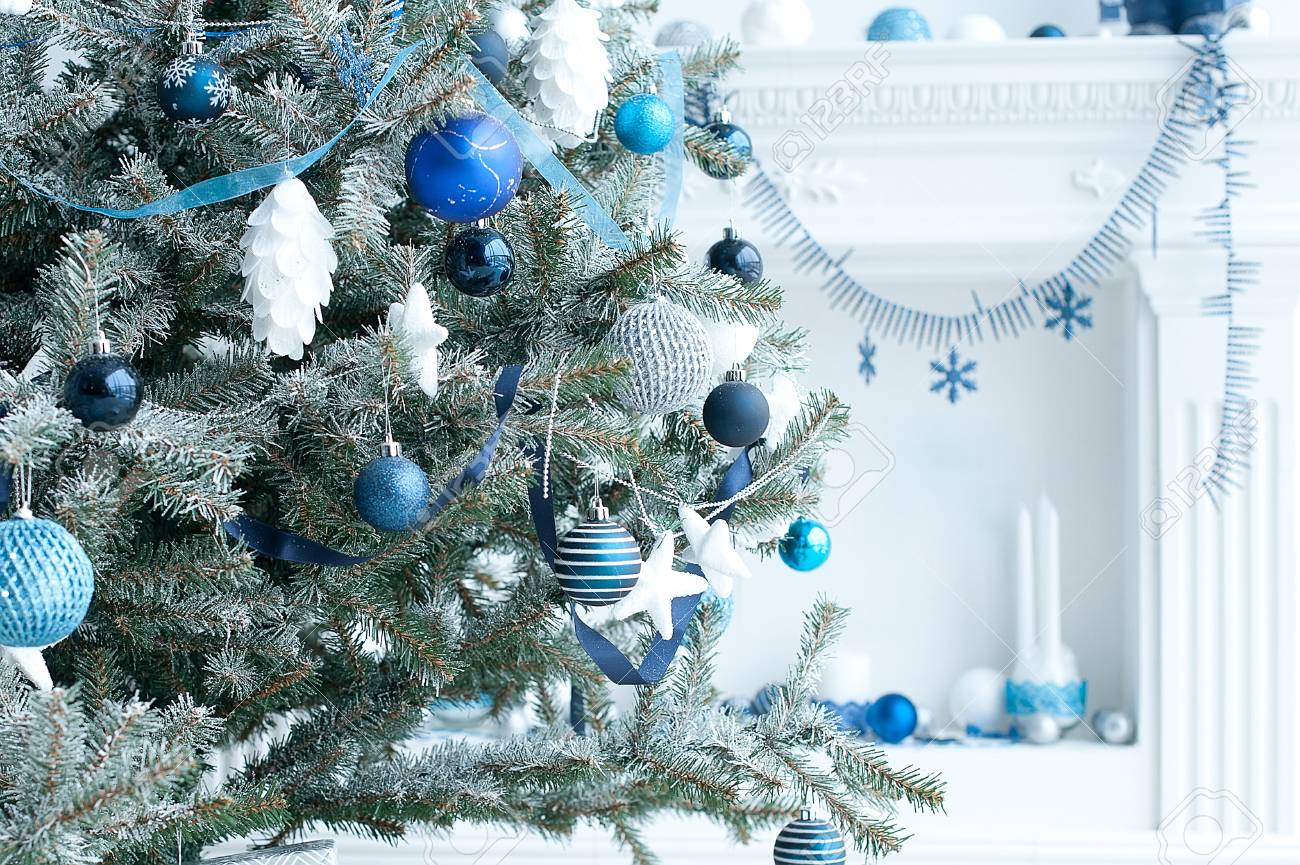 Christmas Tree With Blue And White Toys In The Interiorの写真素材