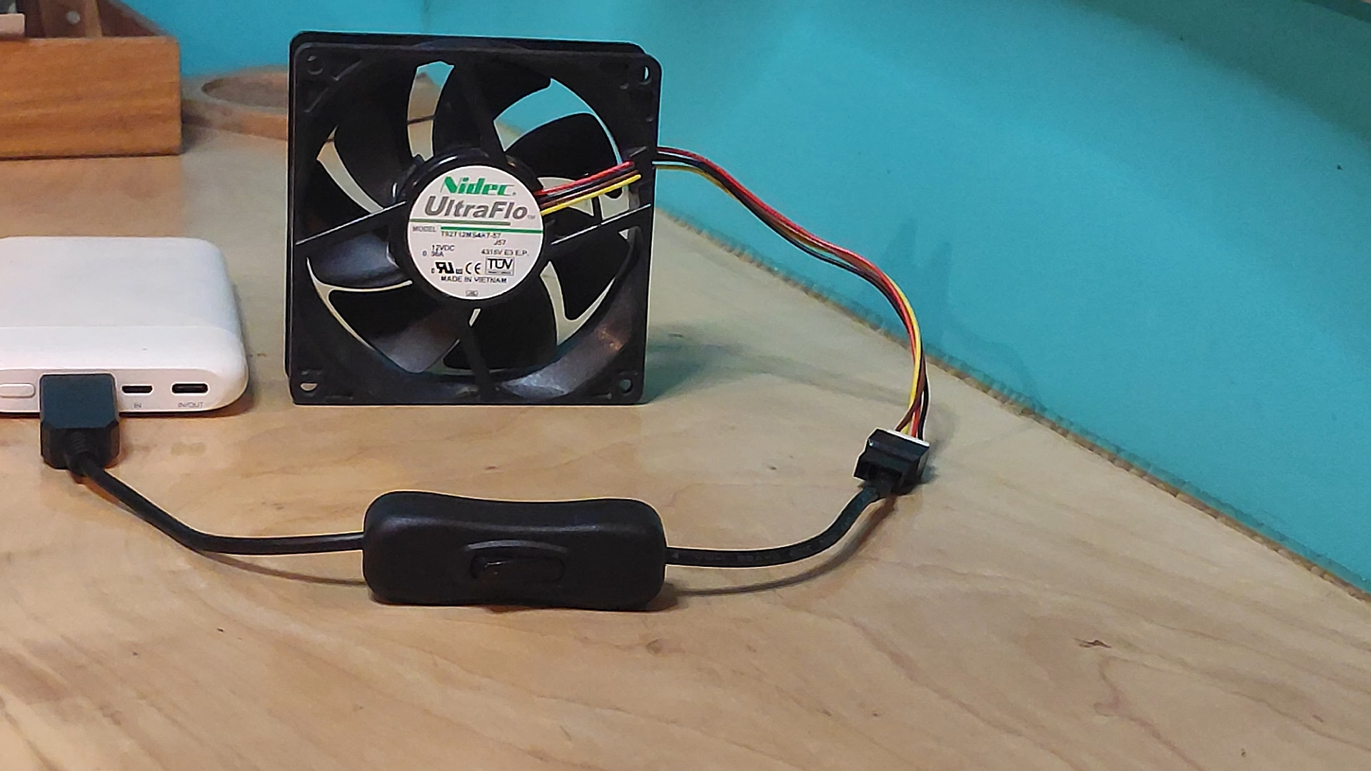 PCケースファンの「もったいない」を解決。 USB5Vを12Vに昇圧して簡易