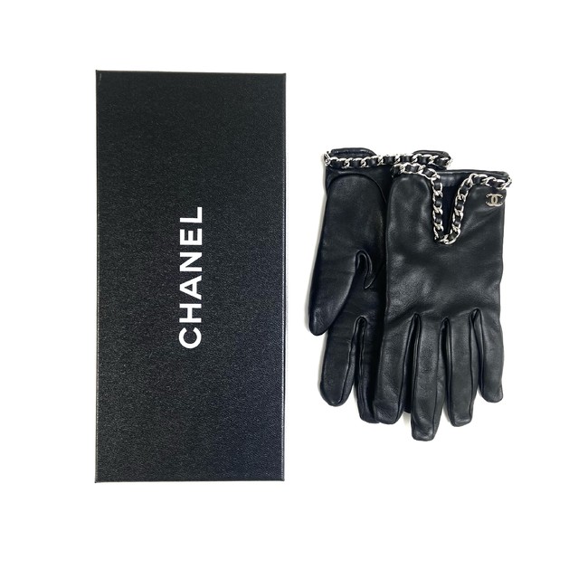 ツイードのジャケットや、キルトレザーのバッグなど200点以上を