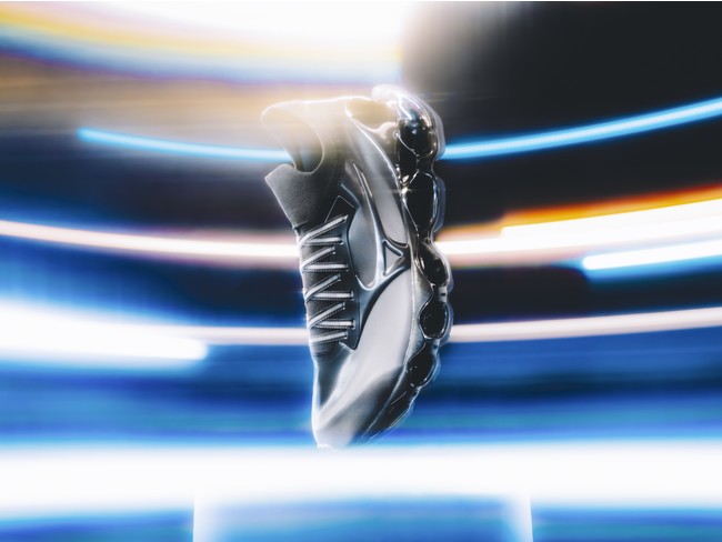 空山基」がデザインする「Mizuno」のフラッグシップモデル第二弾「WAVE