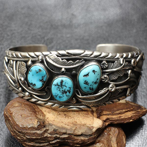 ニューランダーターコイズのマルコビゲイナバホ族ターコイズバングル