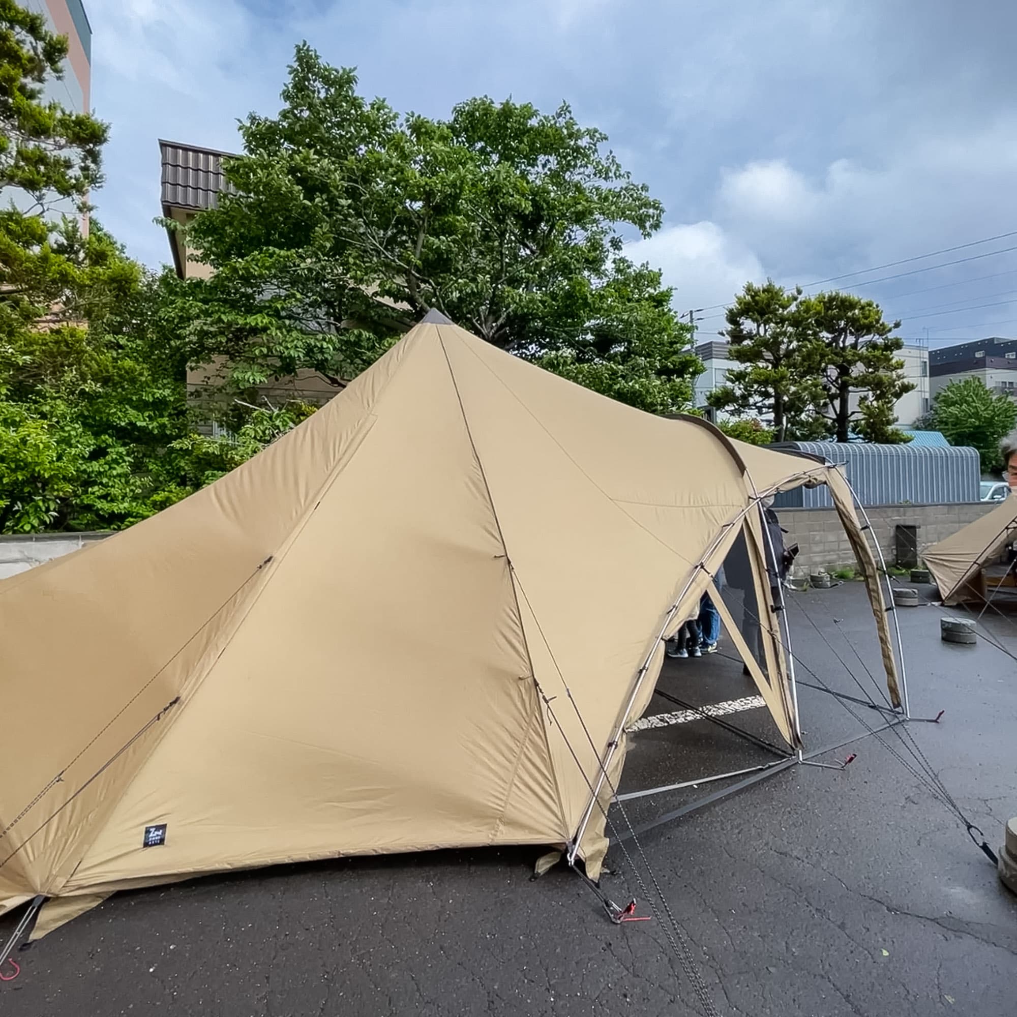 大人気キャンプメーカー「ゼインアーツ」の新作テントLOLOを見に秀岳荘