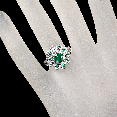 エメラルド 約0.8ct エメラルド 0.2ct ダイヤモンド 0.6ct プラチナ