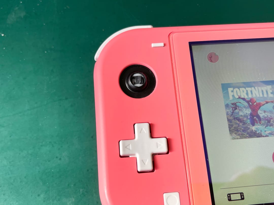 スティックが折れたSwitch Liteも即日修理！データもそのまま