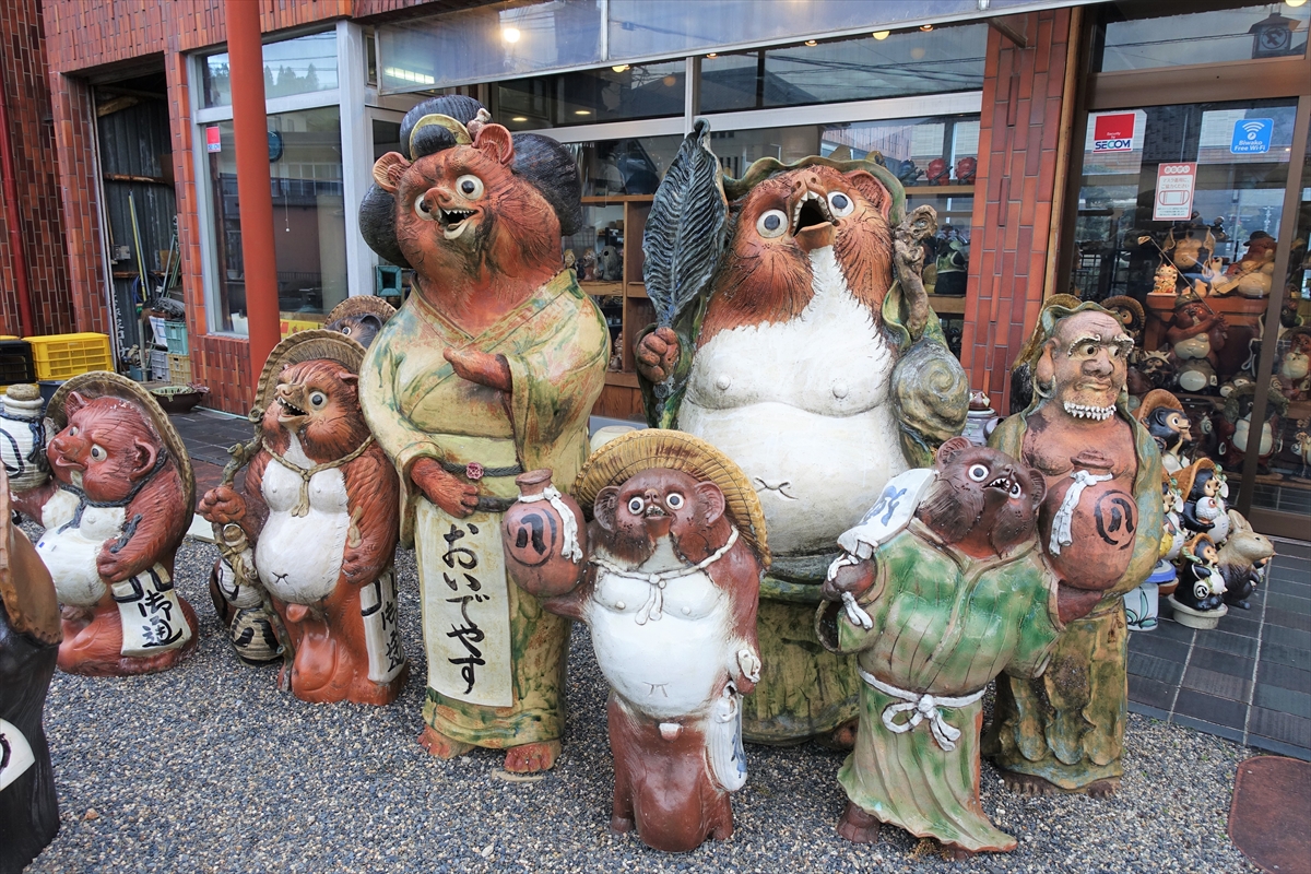 信楽に “日本一大きいたぬき” を探しに行ったら「限度ってもんがある