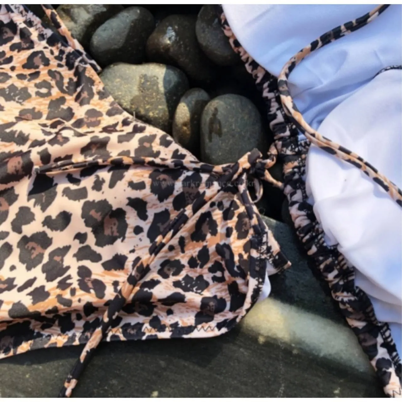 ビキニ 三角ビキニ 紐ビキニ レオパード ヒョウ柄 ホルターネック タイ