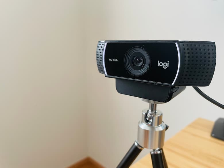 ロジクール C922nのレビュー&使い方解説。三脚で場所替え楽ちん。Zoom
