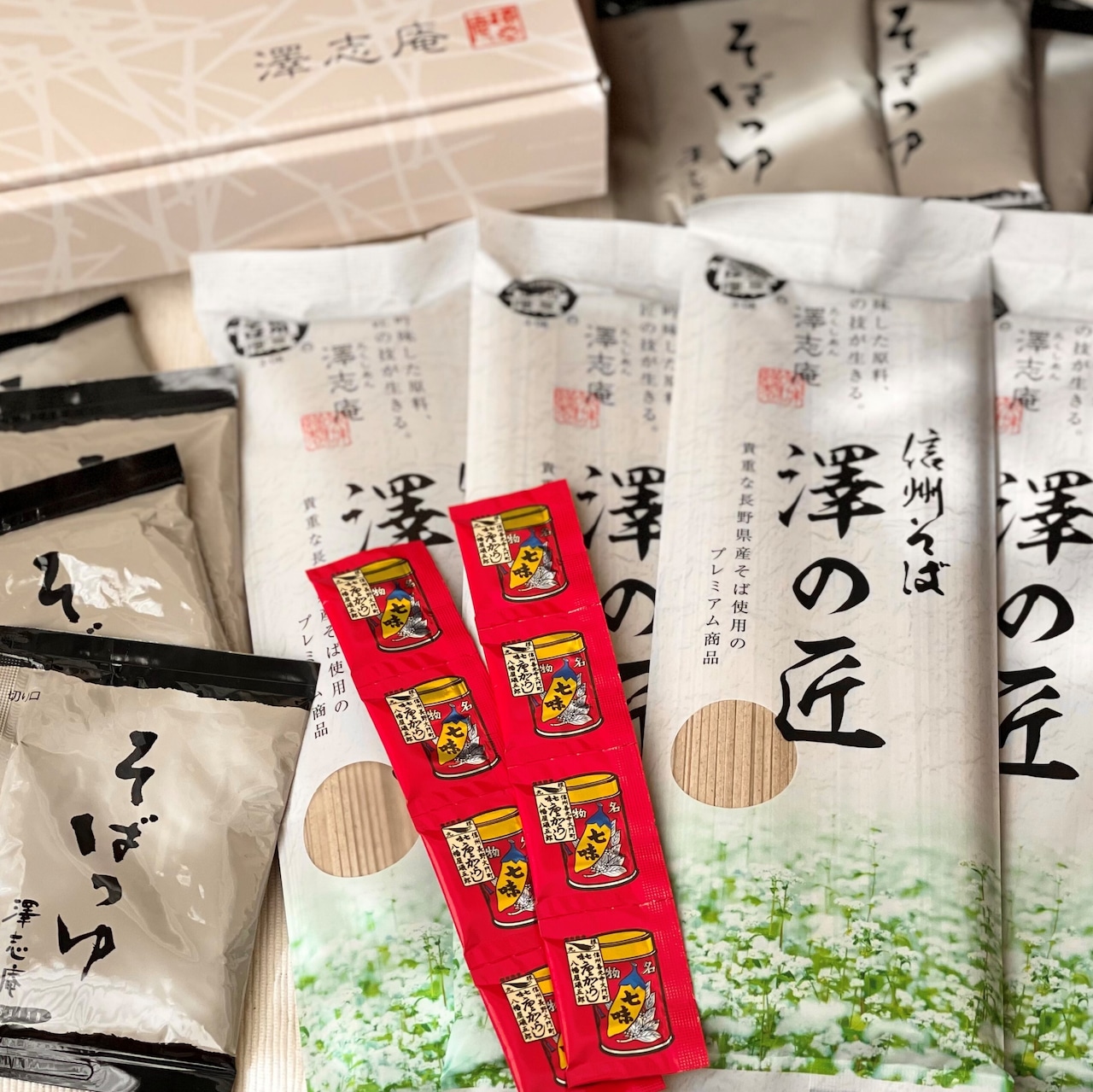 Noodle Laboratory by takushian「七味唐からし付き 信州そば 澤の匠