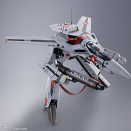 劇場版「超時空要塞マクロス」一条輝の駆る“VF-1S バルキリー”がDX超