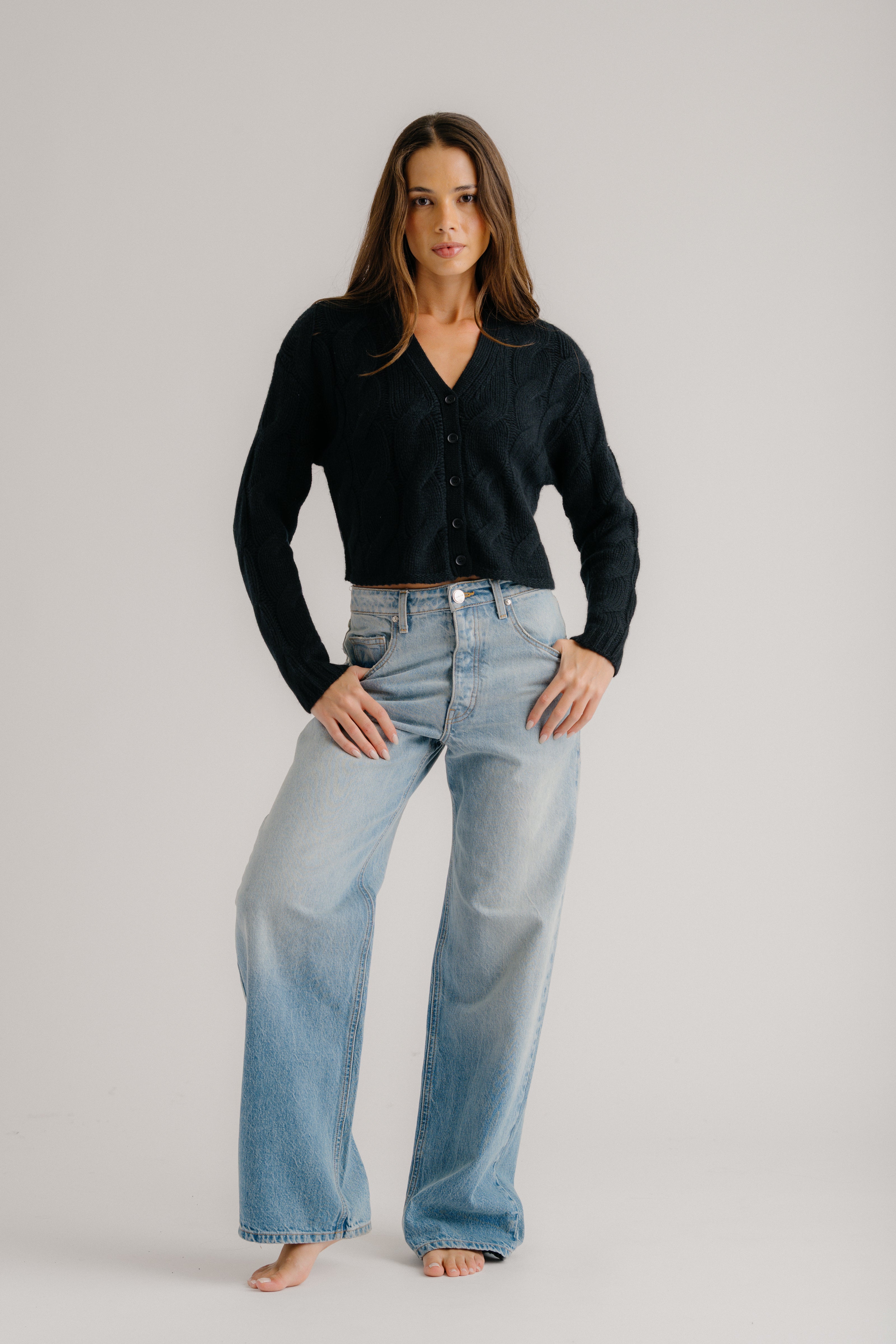 JOLIE V-NECK CROPPED CABLE CASHMERE CARDIGAN | BLACK – SABLYN