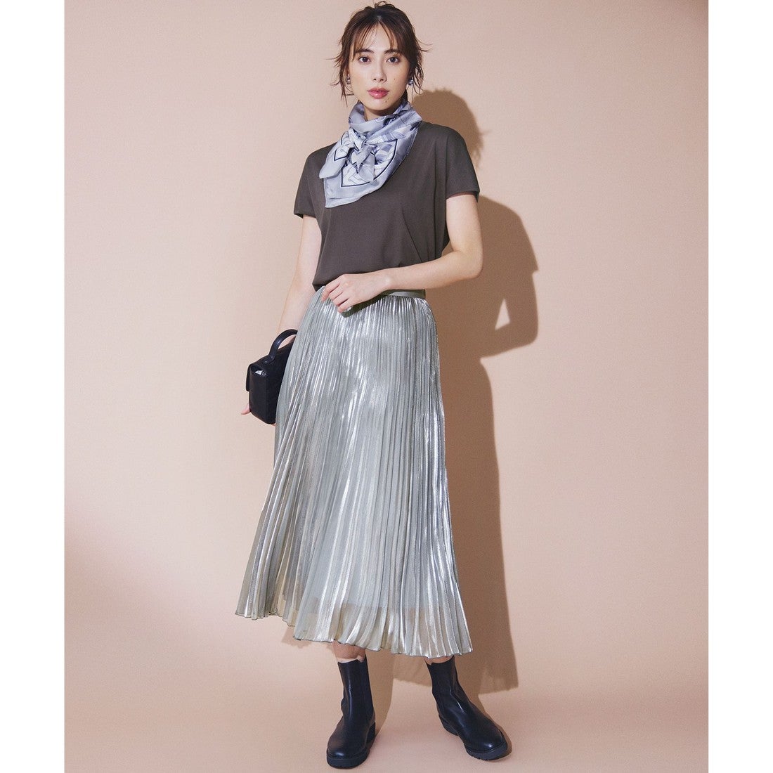 23区 【洗える】シャイニー プリーツスカート （シルバー系） -靴