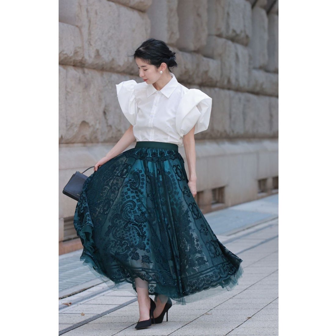 カワイイ CAWAII ふっくら花びらパフスリーブブラウストップス