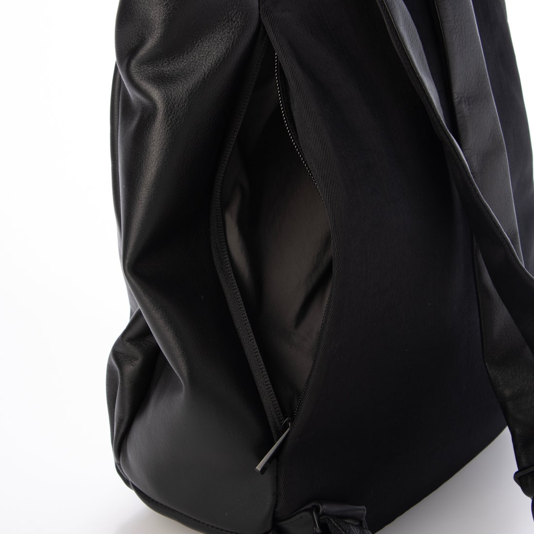 カンペール CAMPER GLOBO LEATHER リュック （ブラック