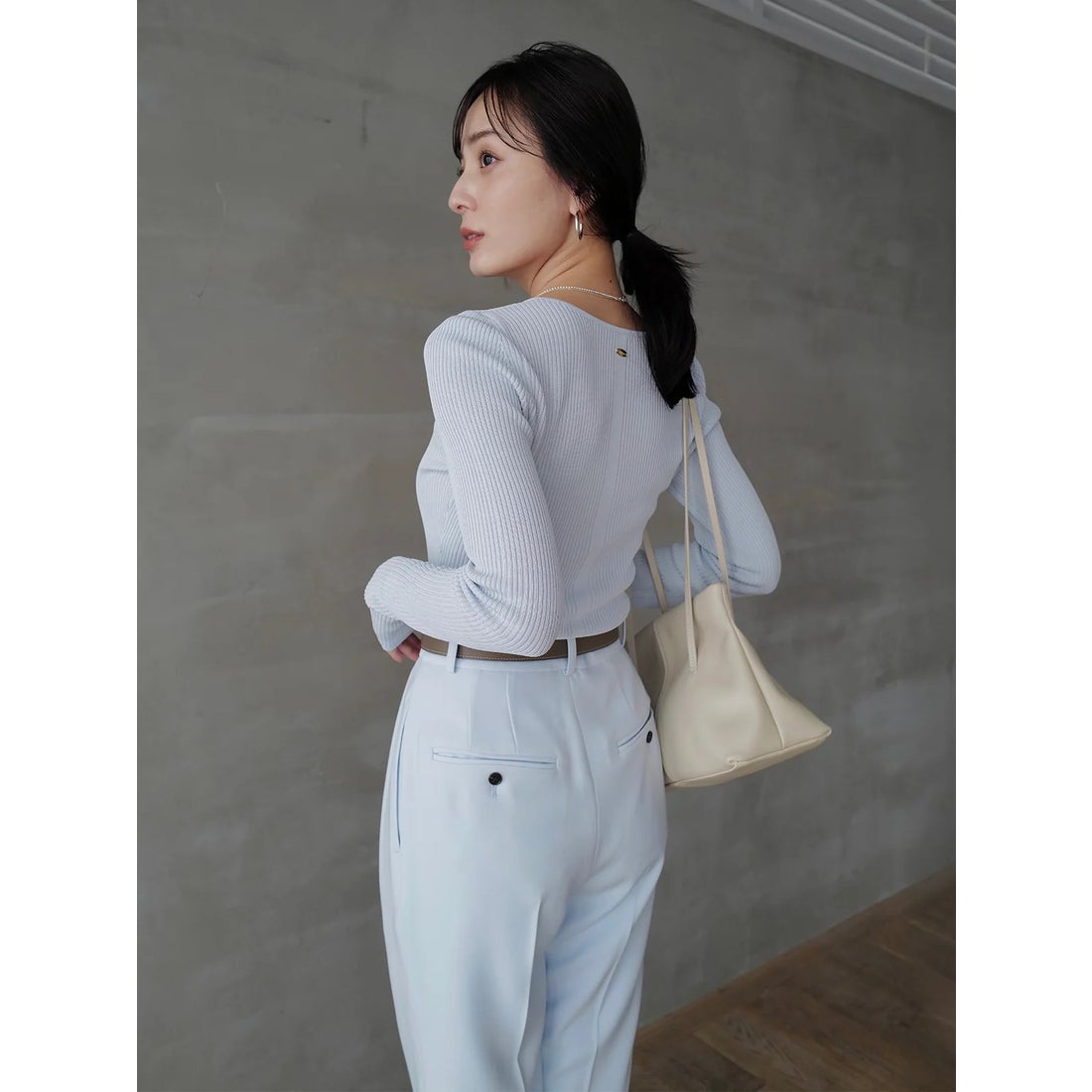 アニュアンス anuans リュクスビスコースリブニットプルオーバー （SAX