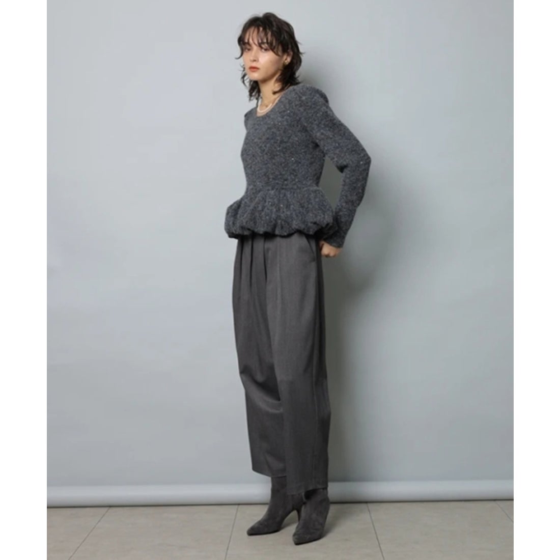 カデュネ CADUNE キラキラぺプラムニット （黒） - ファッション通販