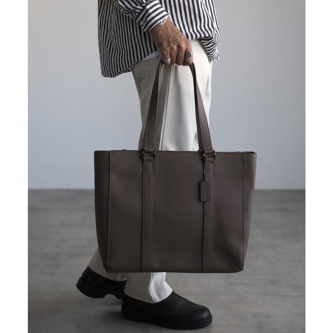グッシオ ウォーモ GUSCIO UOMO 牛革ビジネストートバッグ A4 （MOCA