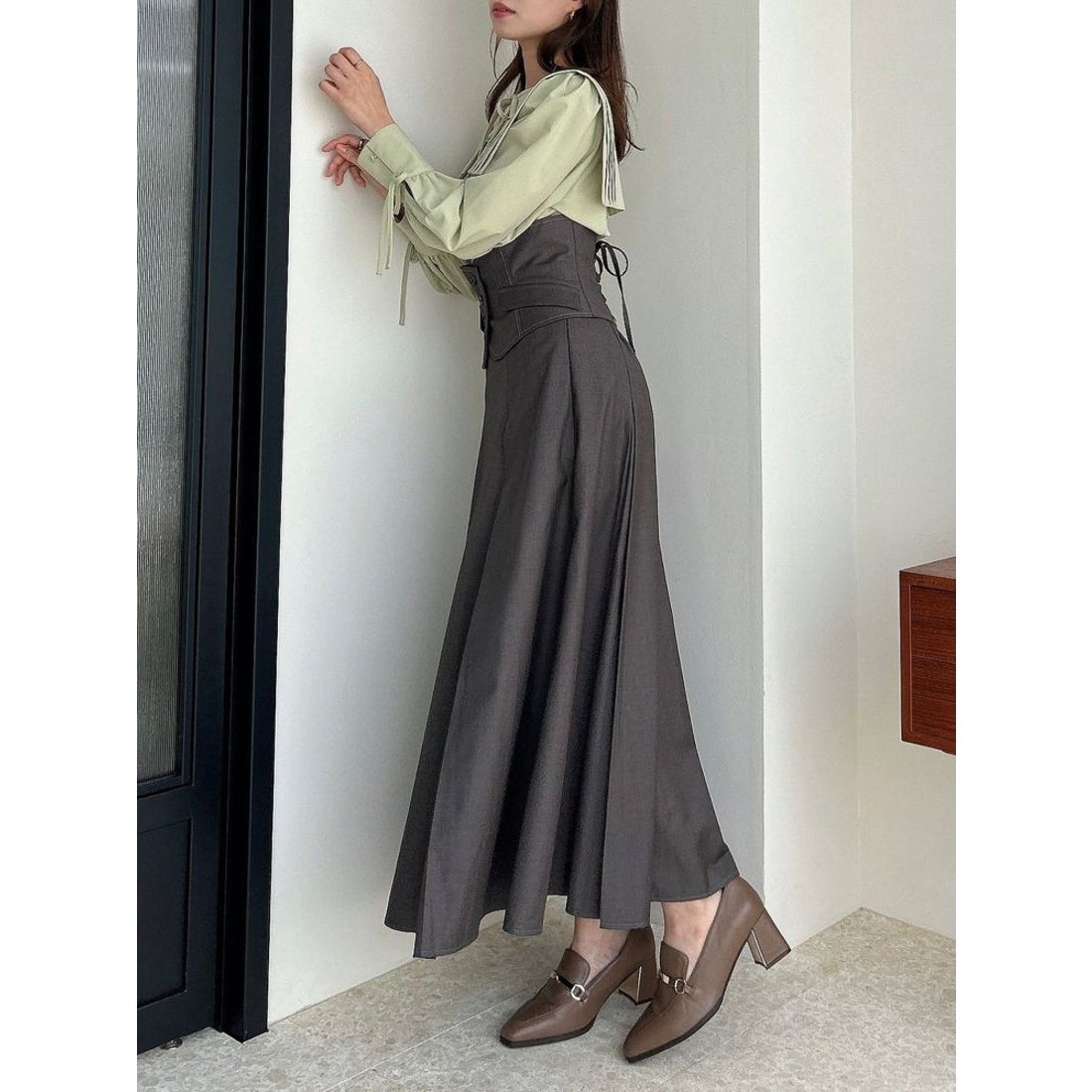 dazzlin ベストコルセットレースアップスカート（ブラウン） -靴