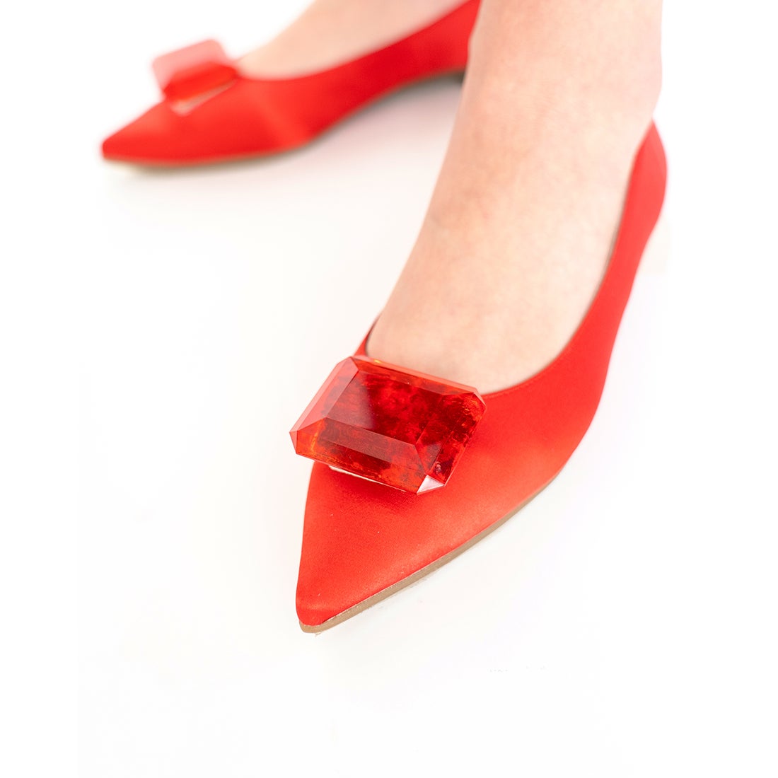 ビッグビジュー パンプス （レッド サテン） -Emma Francis / エマ