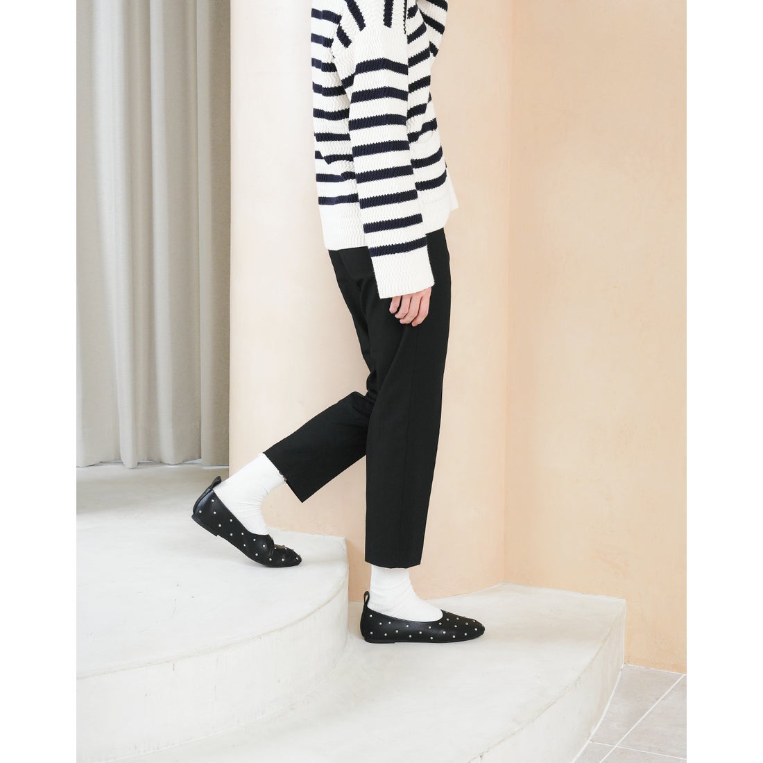 フラット スタッズパンプス （ブラック スムース） -Emma Francis