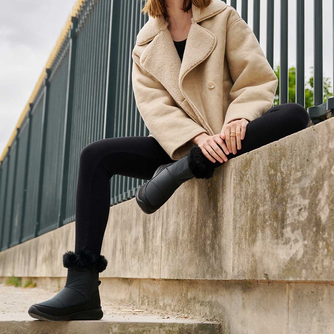 SOREL ショップ 防水ファー付きブーツ ブラック SOREL ファー付き