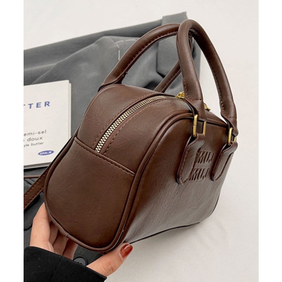 フロージュ florge 【2WAY】エンボスロゴ入りマットレザーボストン