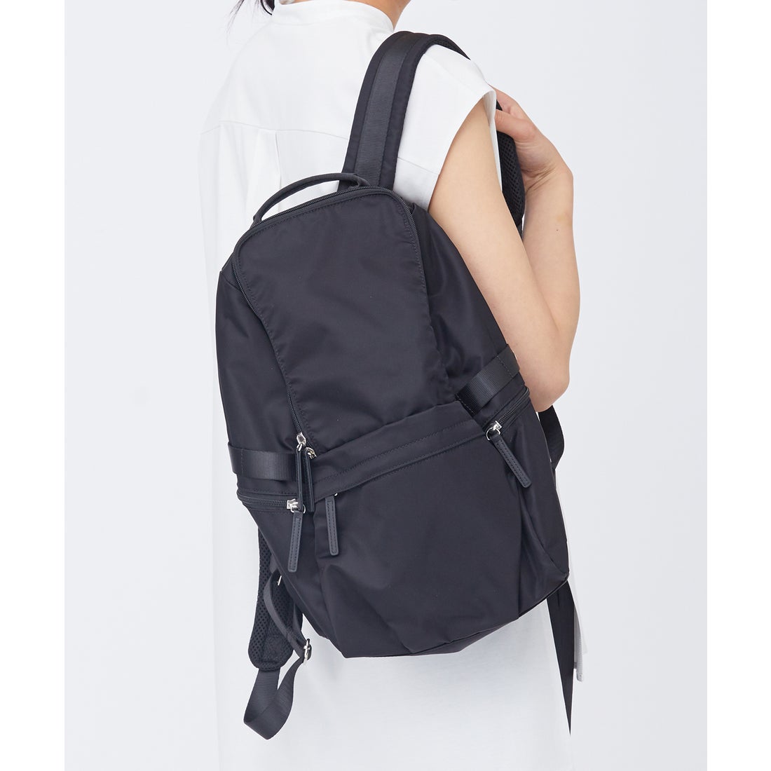 ICB 8ポケットナイロンリュック （ブラック系） -靴＆ファッション通販