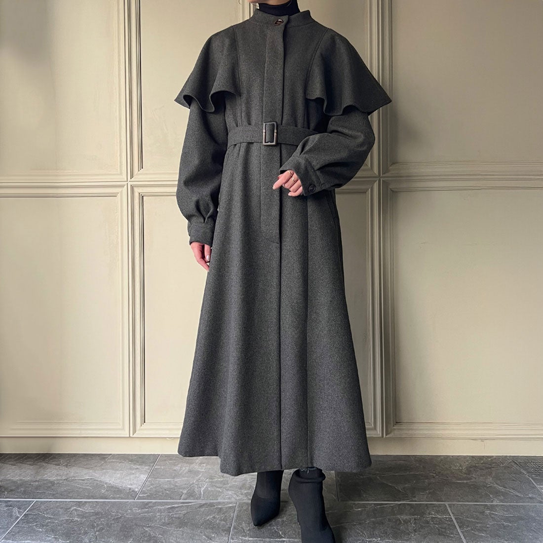 ジュノア JUNOAH 肩フリル比翼ロングコート （ダークグレー