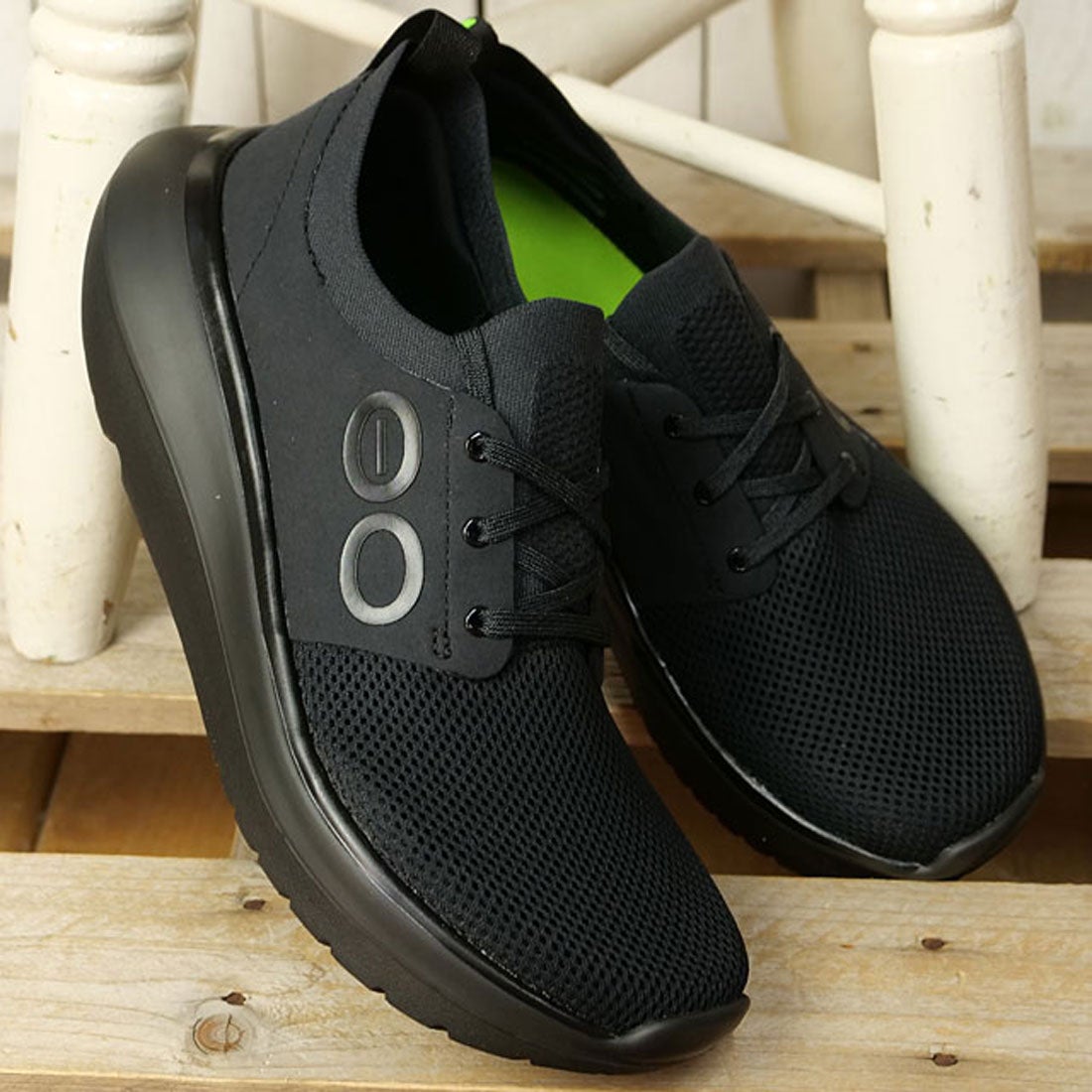 ウーフォス OOFOS Women's OOmy Stride Black/Black [2000920052251