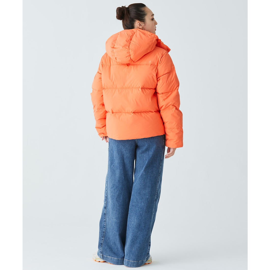 ラコステ LACOSTE ウィメンズショートダウンジャケット（オレンジ