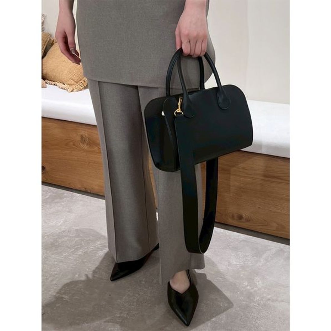 ミラ オーウェン Mila Owen 巾着付きボストンショルダーバッグ （BLK