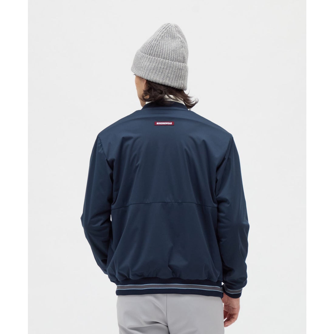 マンシングウェア MUNSINGWEAR 防風ストレッチリバーシブルVネック
