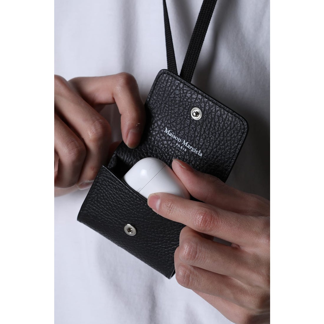 メゾン マルジェラ MAISON MARGIELA AIRPODS CASE PRO WITH CLIP AND