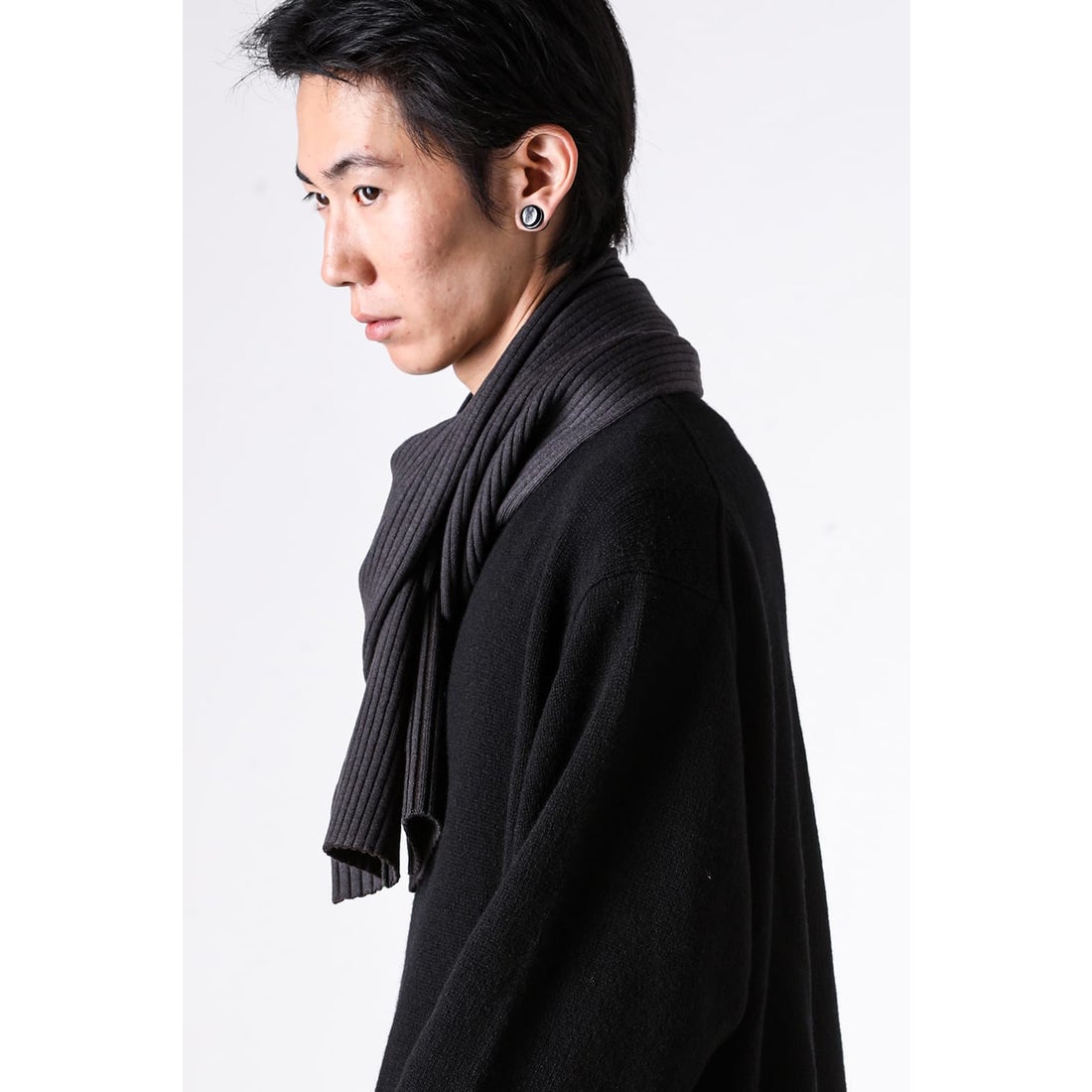 オマールアフリディ Omar Afridi ARTICULATED KNITTED SCARF （DK GREY