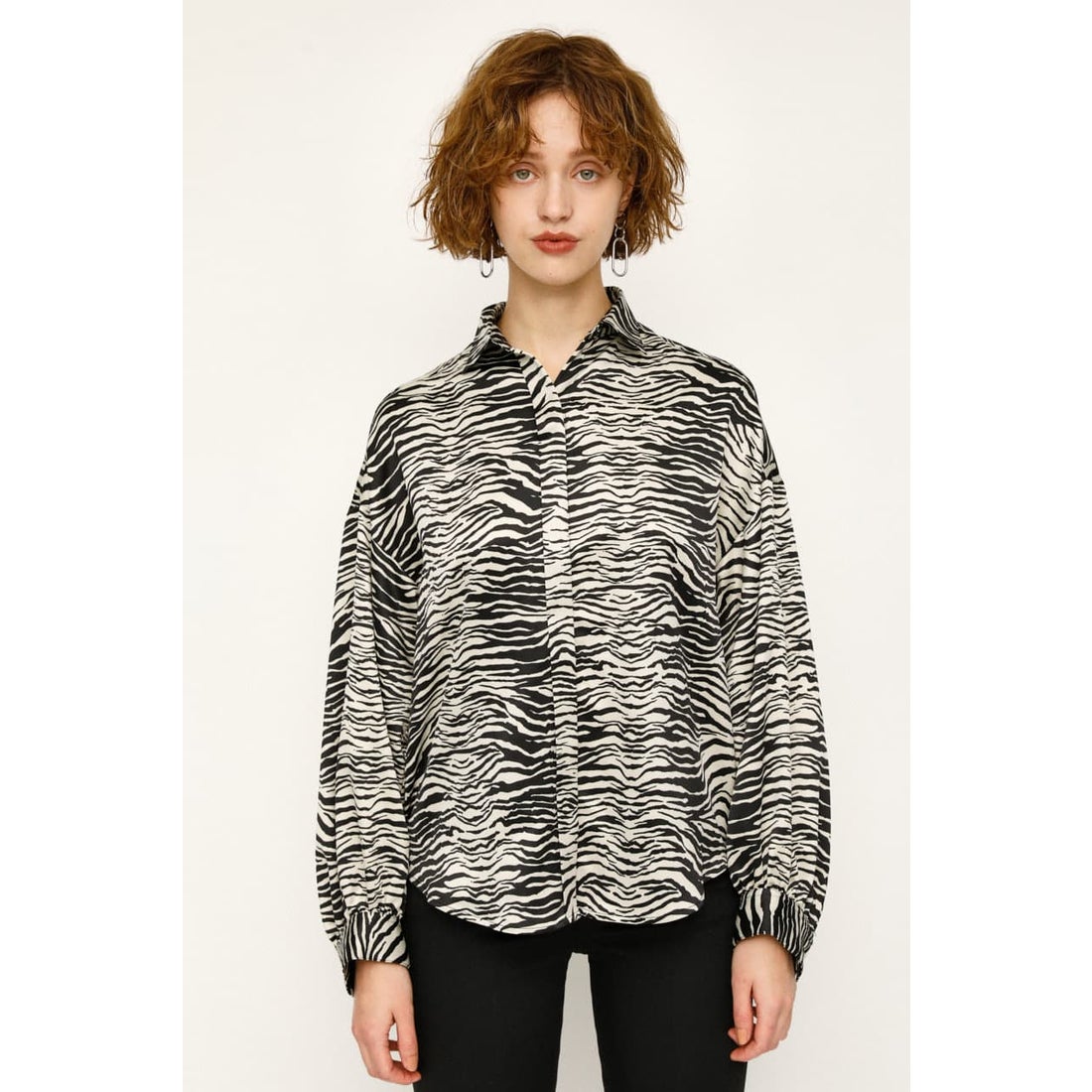 スライ SLY ZEBRA VOLUME SLEEVE SH （M/ブラック） -靴＆ファッション