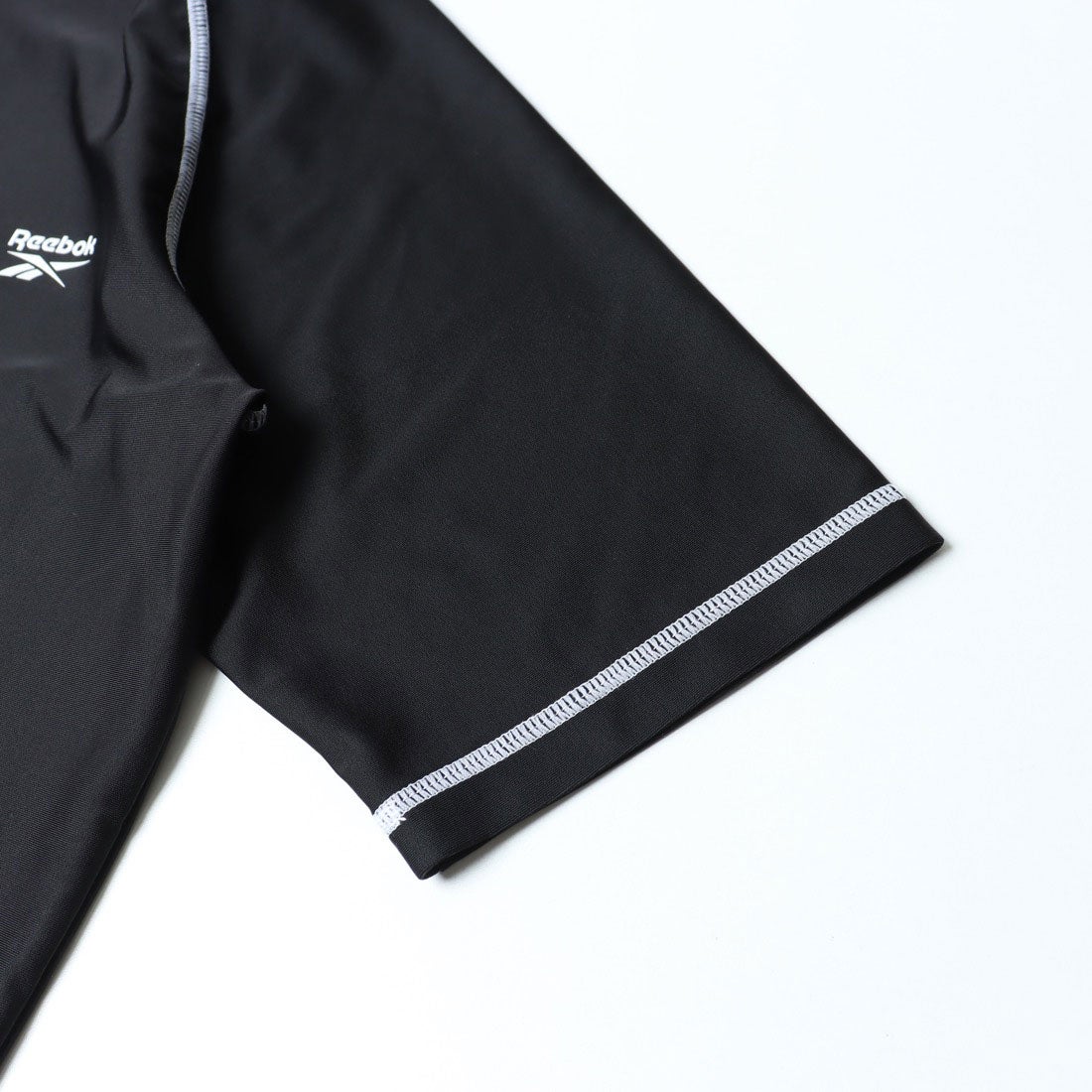 Reebok Swimwear 半袖フルZIPラッシュガード （ブラック） -Reebok