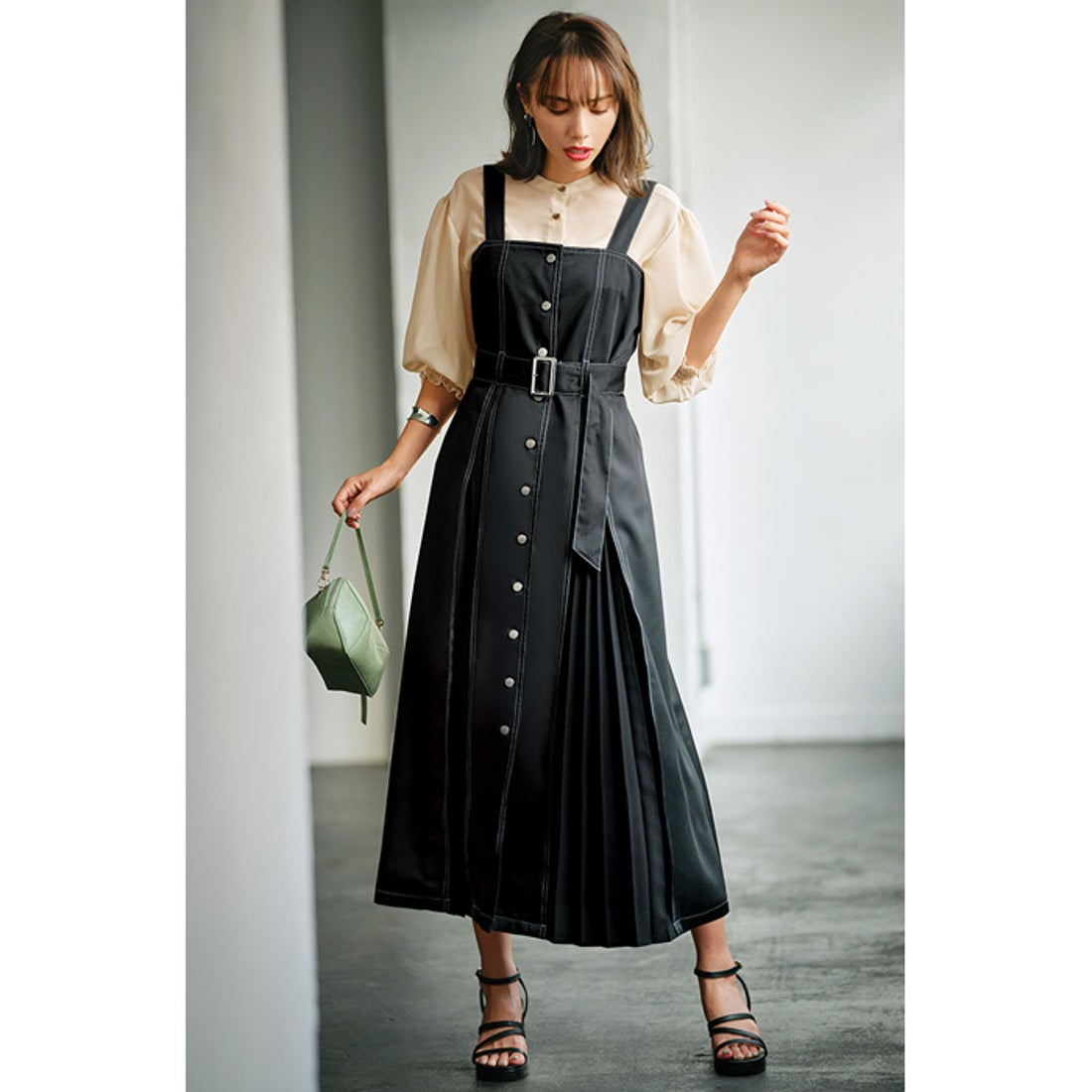 ジーラ GeeRA 配色ステッチジャンパースカート （ブラック） -靴