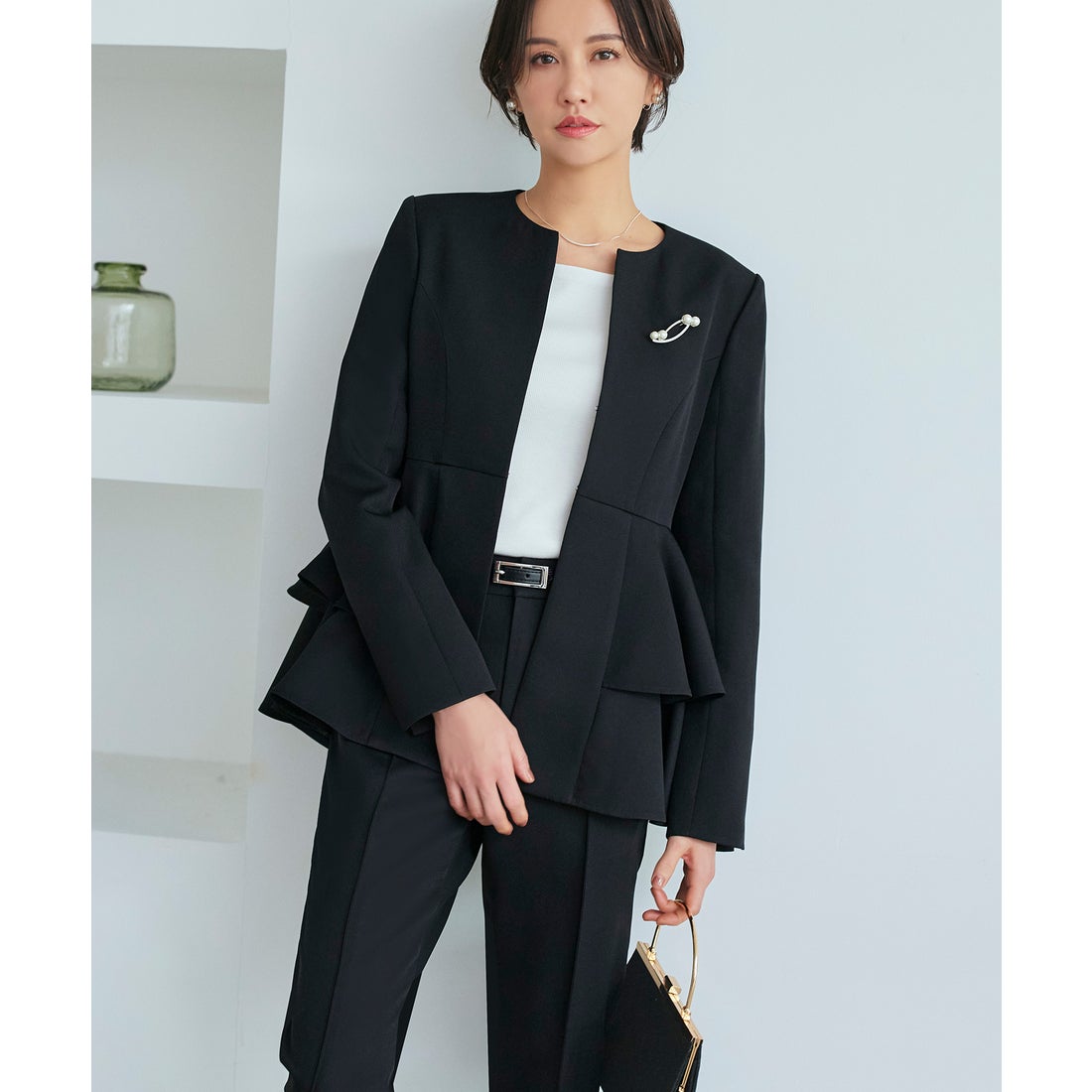 ルイルエブティック RUIRUE BOUTIQUE ノーカラーフリルペプラムスリム