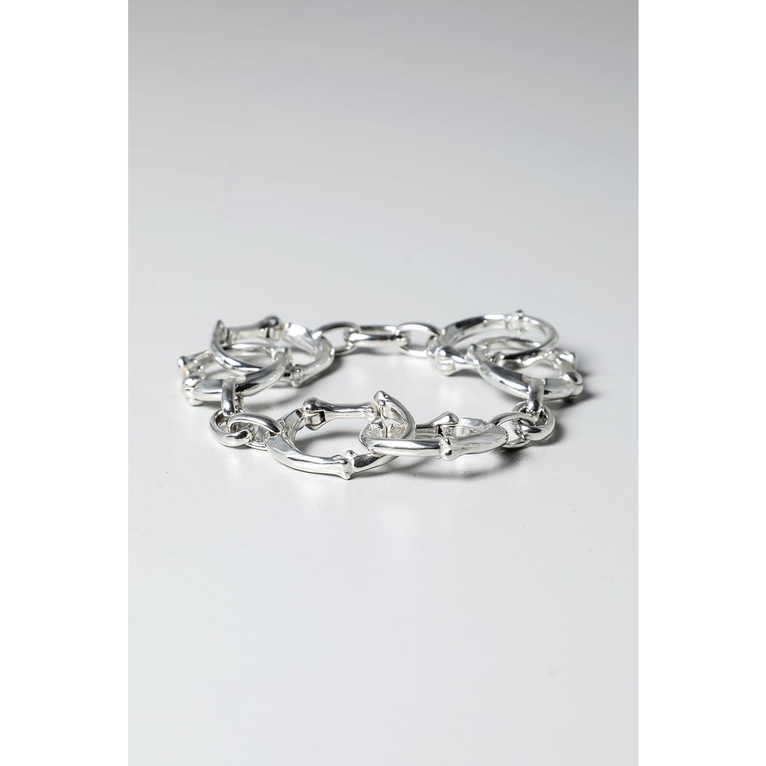 タカヒロミヤシタザソロイスト TAKAHIROMIYASHITATheSoloist. bone