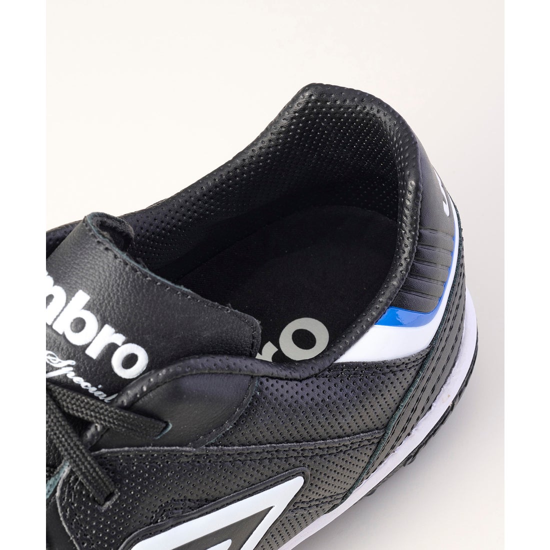 umbro UMBRO SPECIALI ETERNAL TEAM TF -デサントストア-DESCENTE STORE-