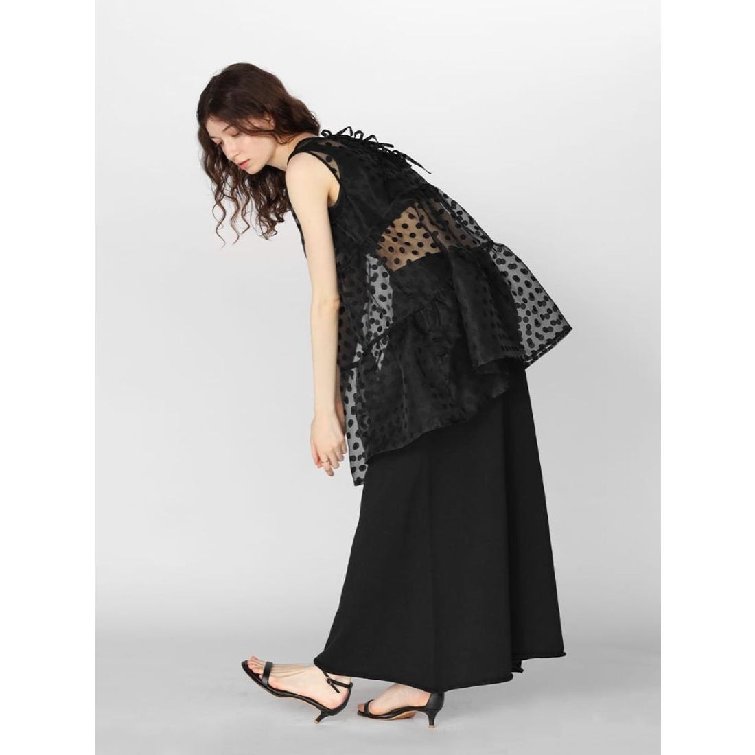 ヴァン Vin Ample フロッキードットティアードブラウス （ブラック