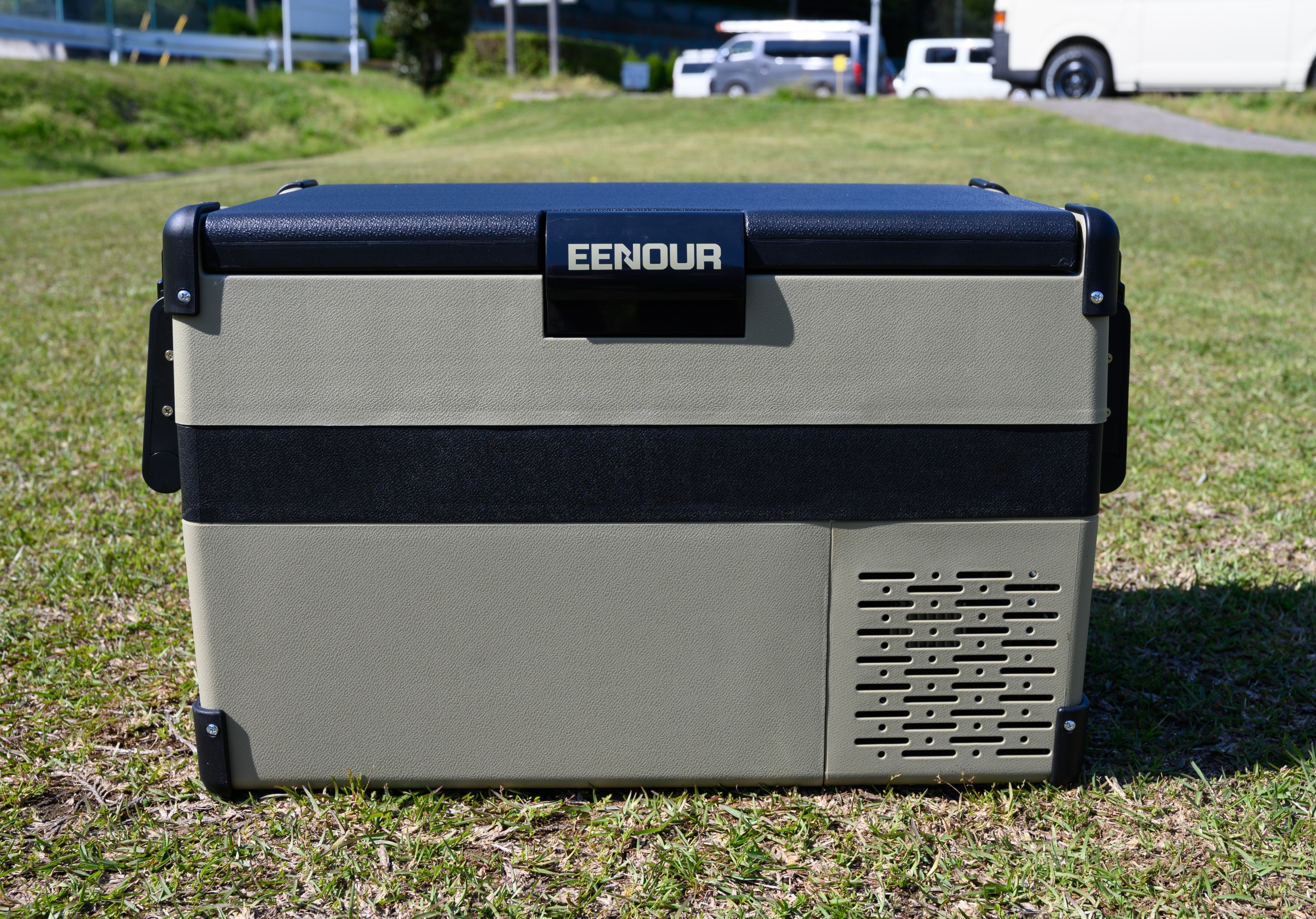 AC電源サイトでも使える32Lサイズの車載冷蔵庫「EENOUR S32」