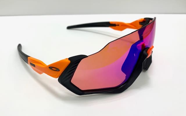オークリーのサイクリング用サングラスをお求めなら、メガネの正視堂へ