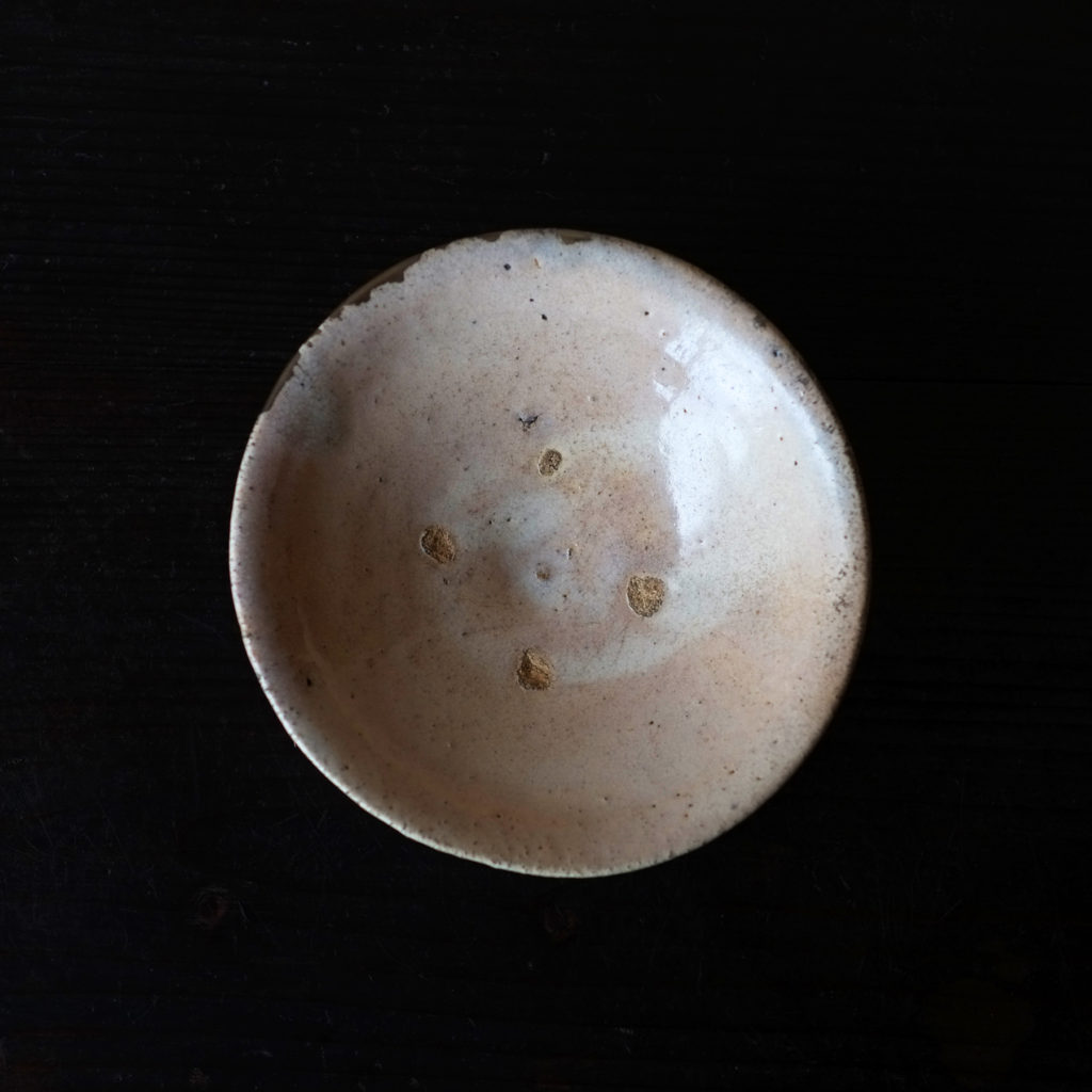 李氏朝鮮 北鮮 白濁釉平茶碗 | 骨董と詩学 Antique & Poetics | 蛇韻律