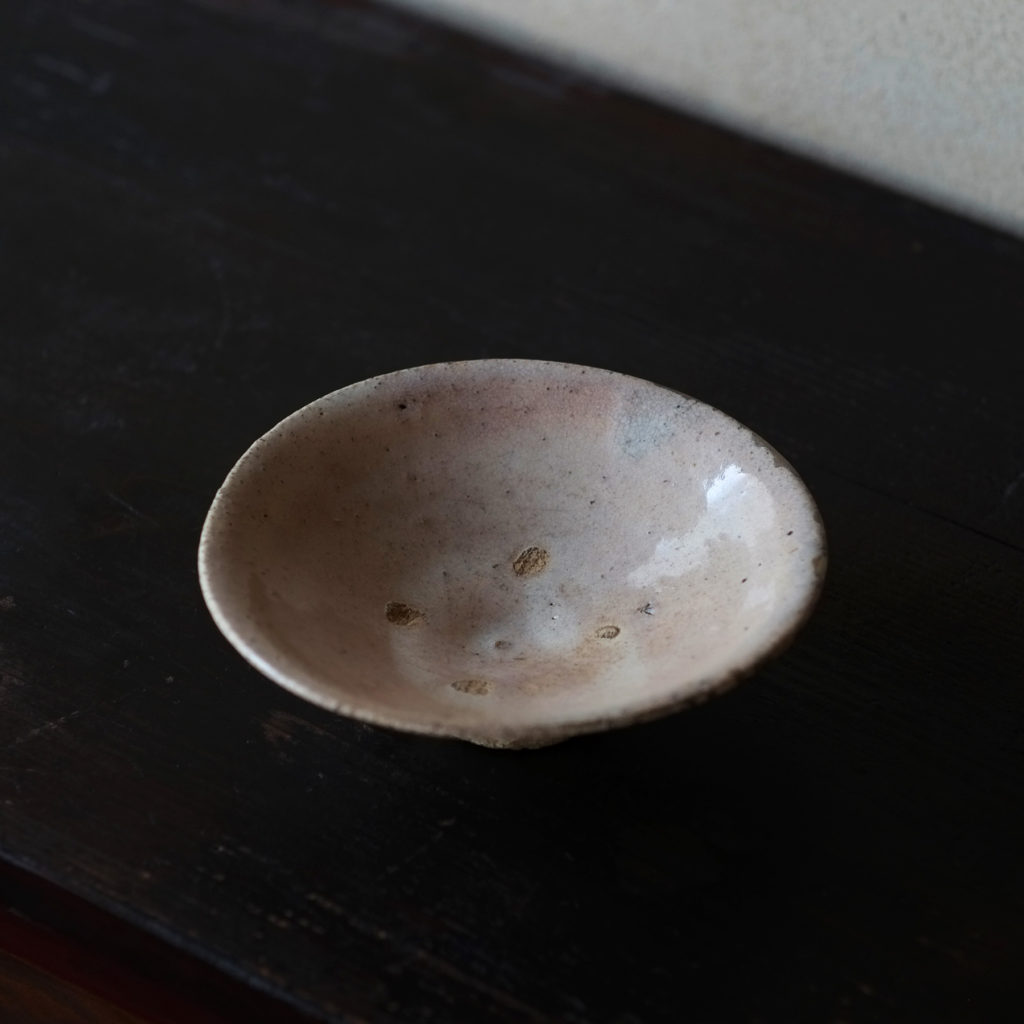 李氏朝鮮 北鮮 白濁釉平茶碗 | 骨董と詩学 Antique & Poetics | 蛇韻律