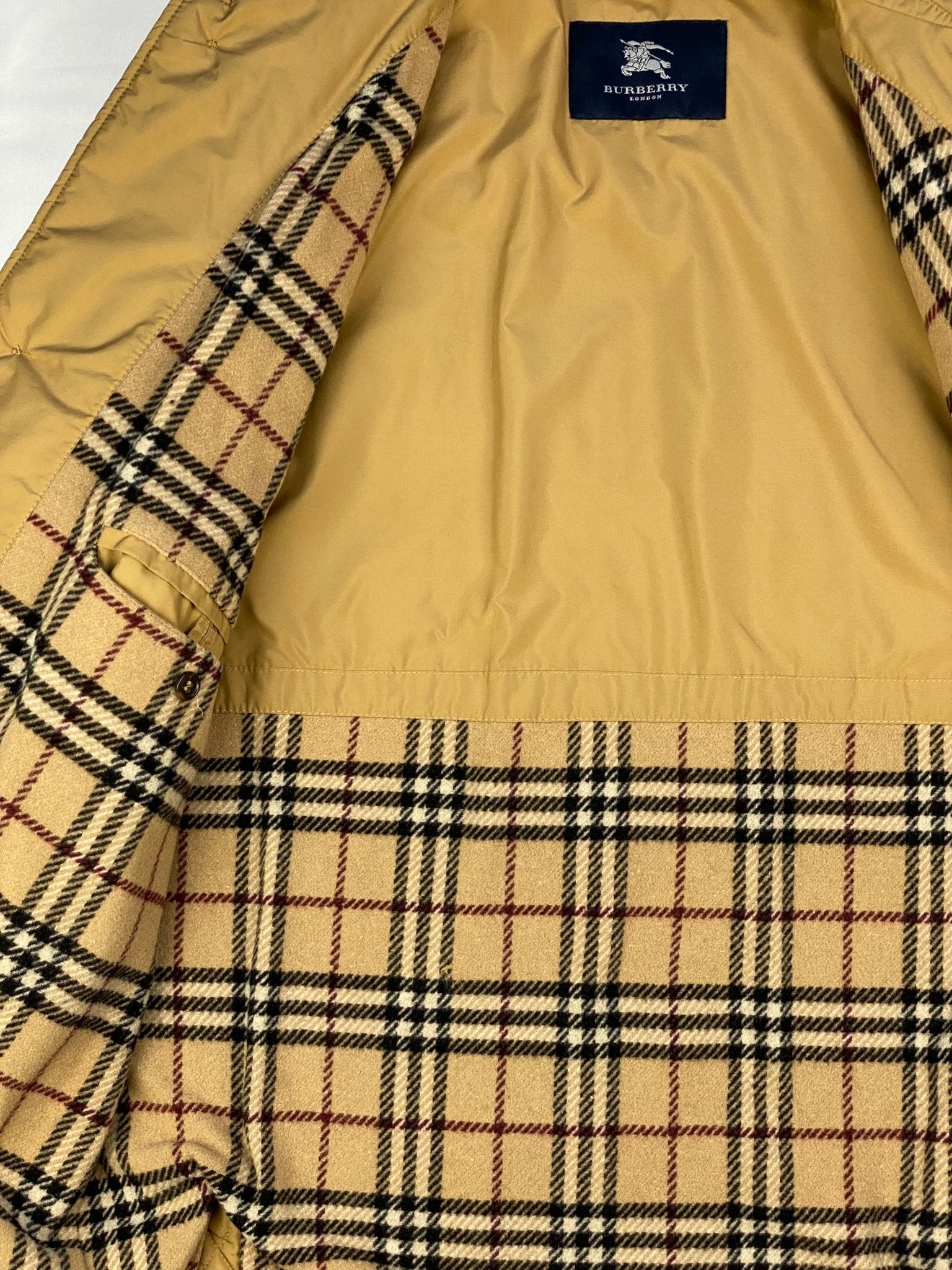 BURBERRY LONDON QUILTED JACKET W/ WOOL NOVACHECK LINING. (52 / L