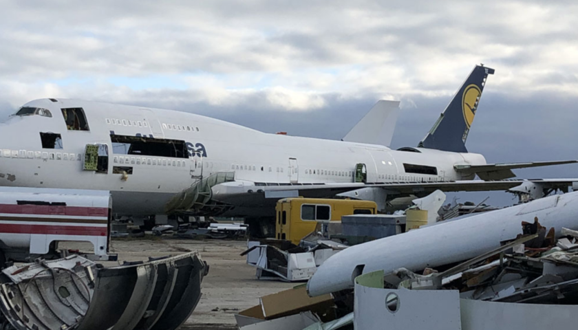 退役したルフトハンザドイツ航空のB747-400型機から作成したバッグタグ