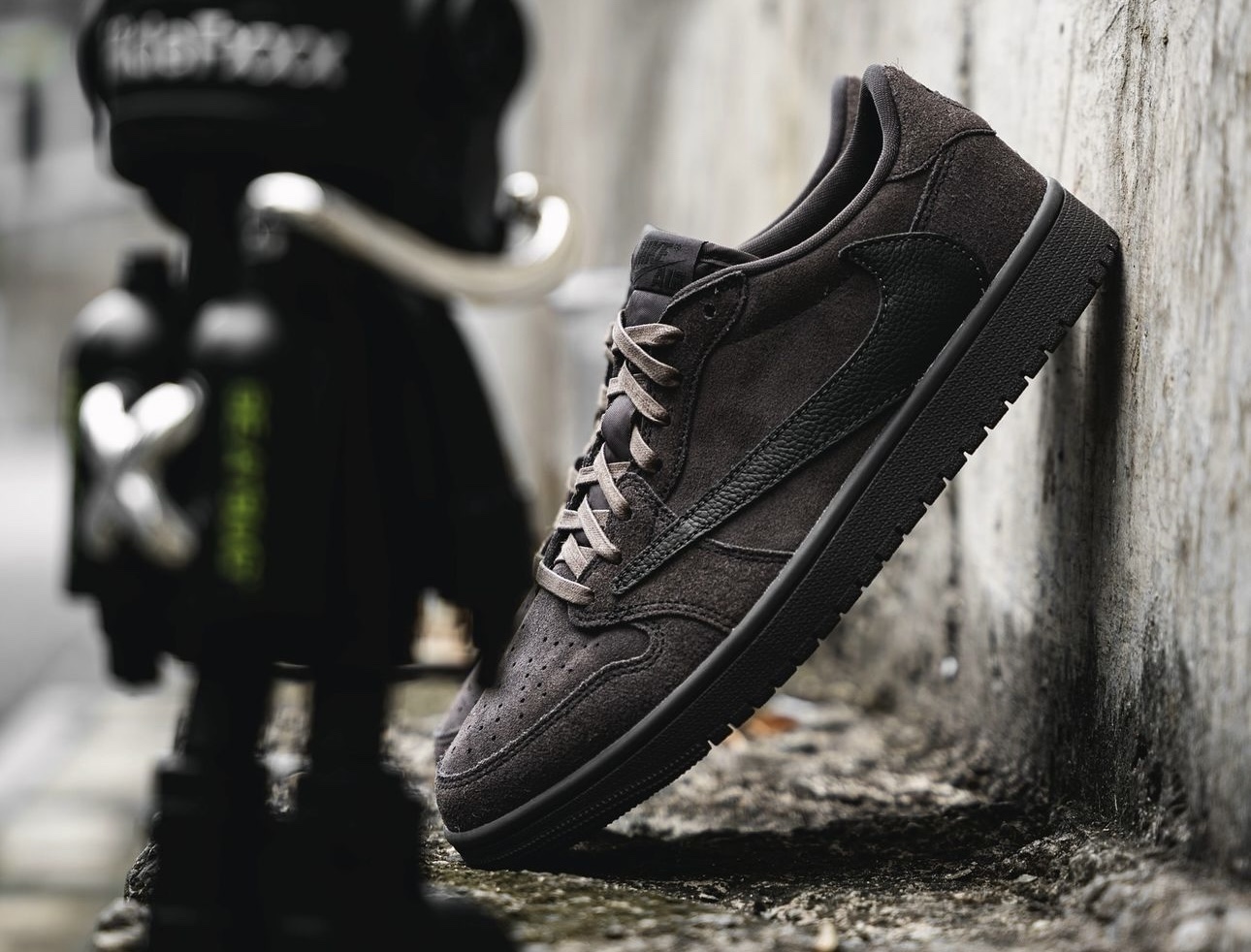 2025年春発売Travis Scott x Air Jordan 1 Low OG “Velvet Brown