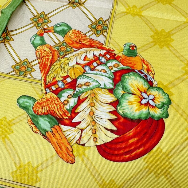 シルクスカーフ 象・野鳥柄（緑・黄色・クリーム色） - ジムトンプソン